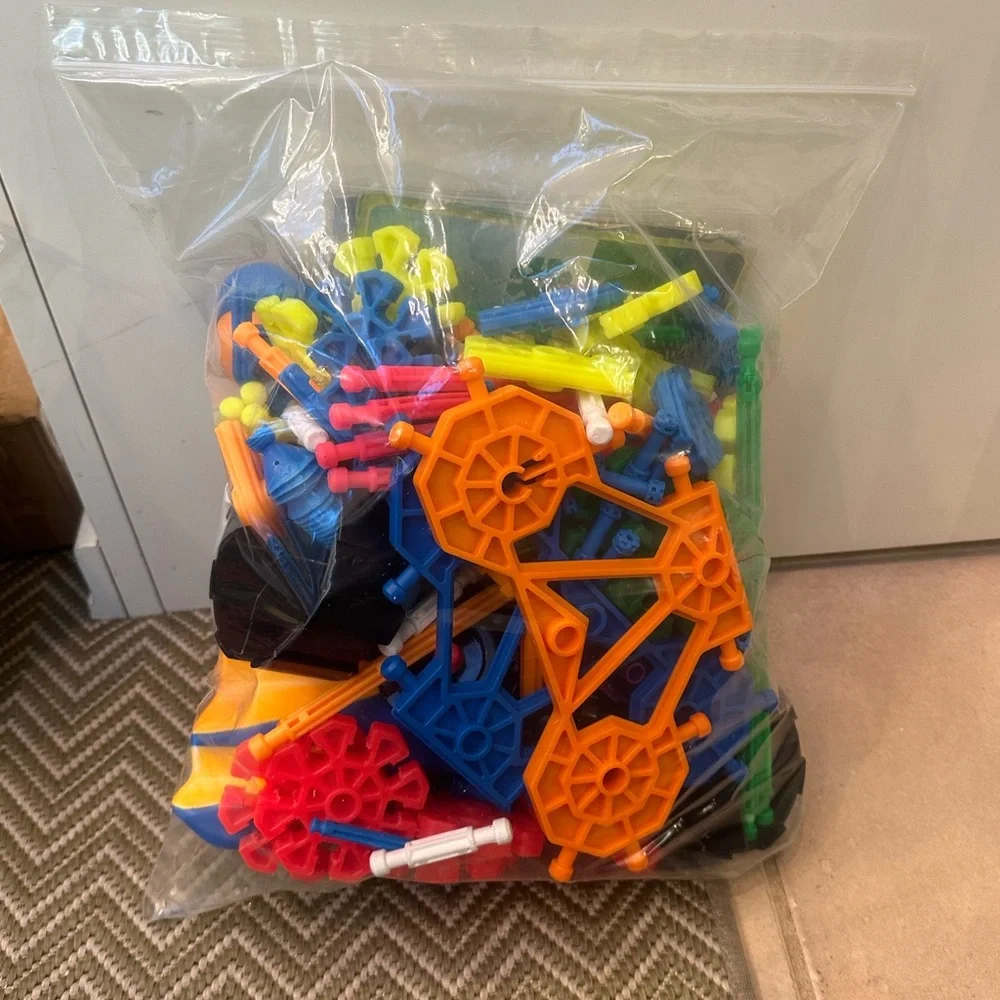 Kid K’nex 2005 Original Colorful Building Blocks Set for Kids Ages 3+ EUC Set A